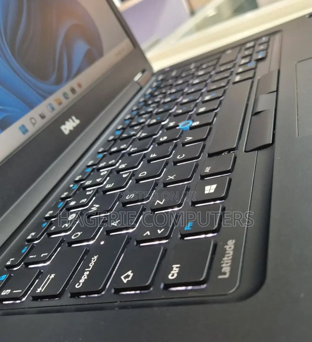 New Laptop Dell 8GB SSD 256GB