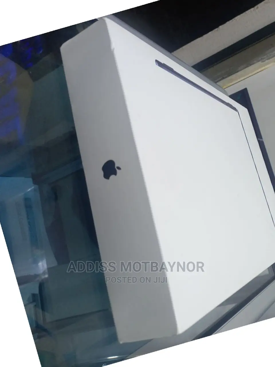 New Laptop Apple MacBook Air 2022 M2 8GB Apple M2 SSD 256GB