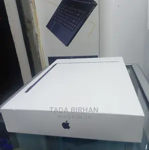 Photo - New Laptop Apple MacBook Air 2022 M2 8GB Intel Core I5 SSD 256GB