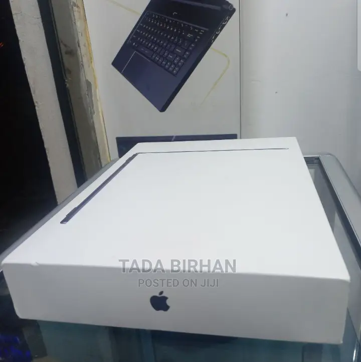 New Laptop Apple MacBook Air 2022 M2 8GB Intel Core I5 SSD 256GB