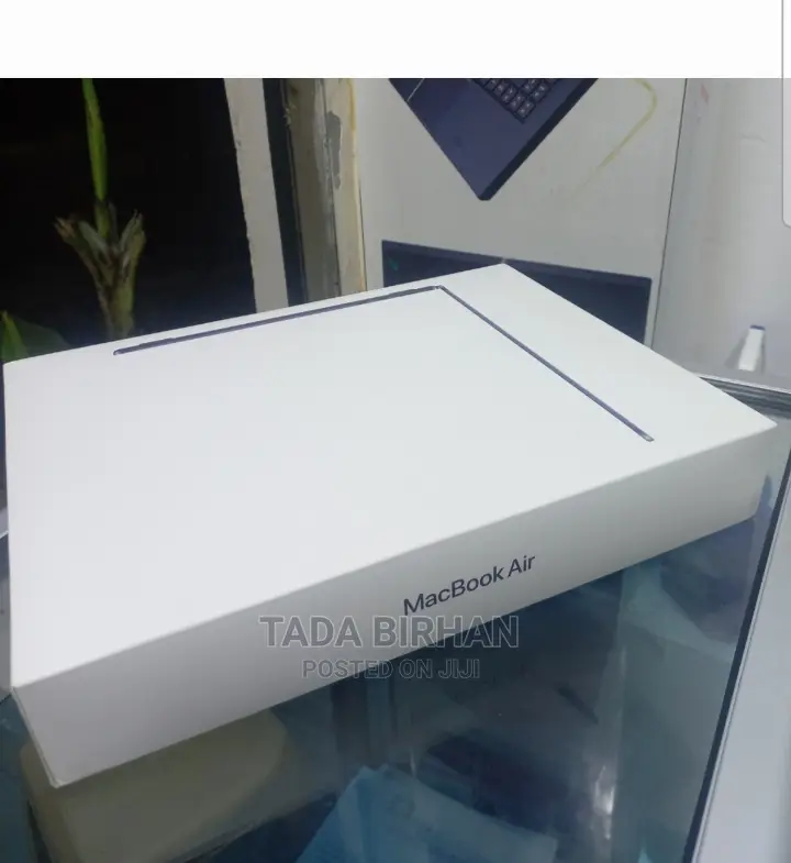 New Laptop Apple MacBook Air 2022 M2 8GB Intel Core I5 SSD 256GB