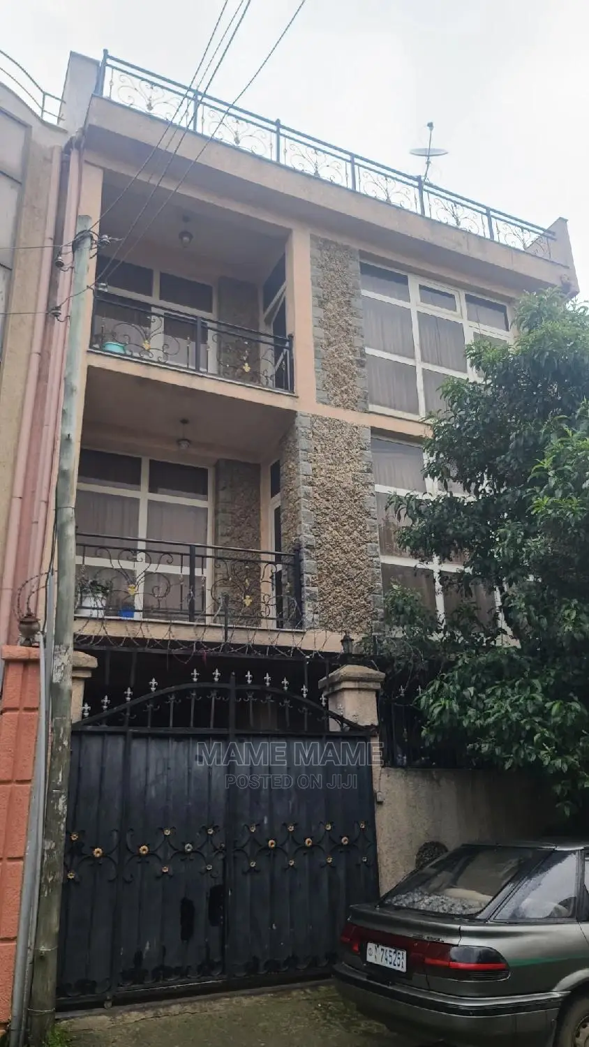 5bdrm House in Addis Abeba, Bole for sale