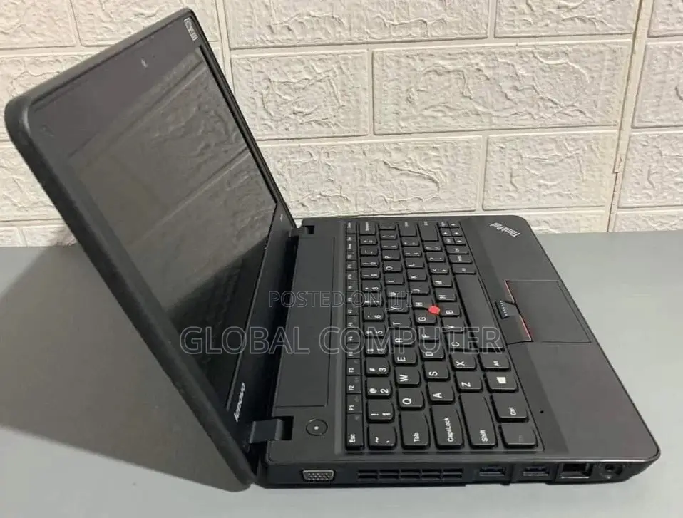New Laptop Lenovo ThinkPad X131e 4GB Intel Pentium SSD 320GB