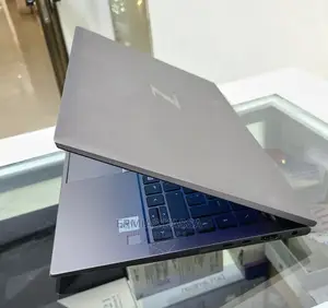 New Laptop HP ZBook Firefly G8 16GB Intel Core I7 SSD 512GB