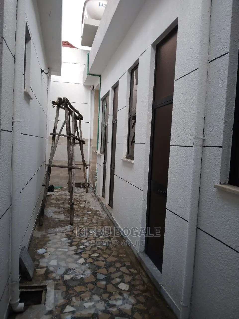 5bdrm Villa in Ayat, Bole for sale