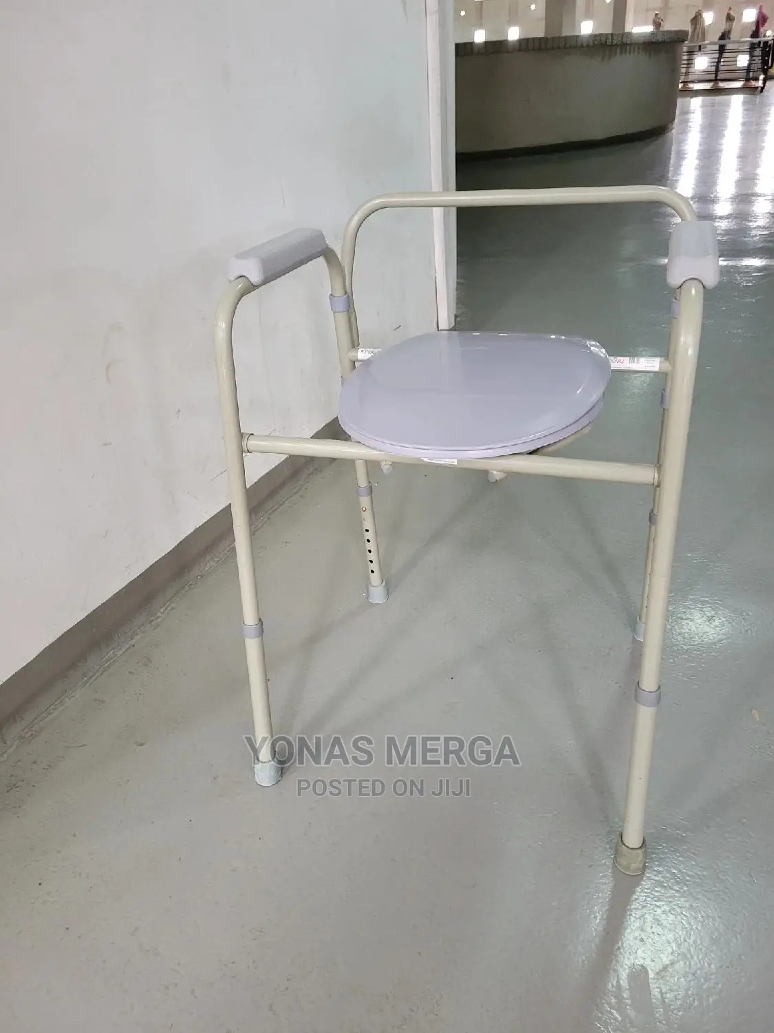 Commode Wheelchair Used for Toilet Adjustable