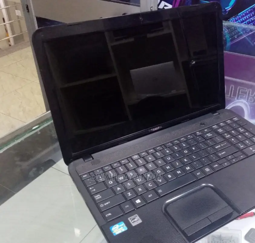 New Laptop Toshiba Satellite L850 4GB Intel Core I5 HDD 500GB