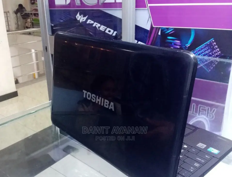 New Laptop Toshiba Satellite L850 4GB Intel Core I5 HDD 500GB