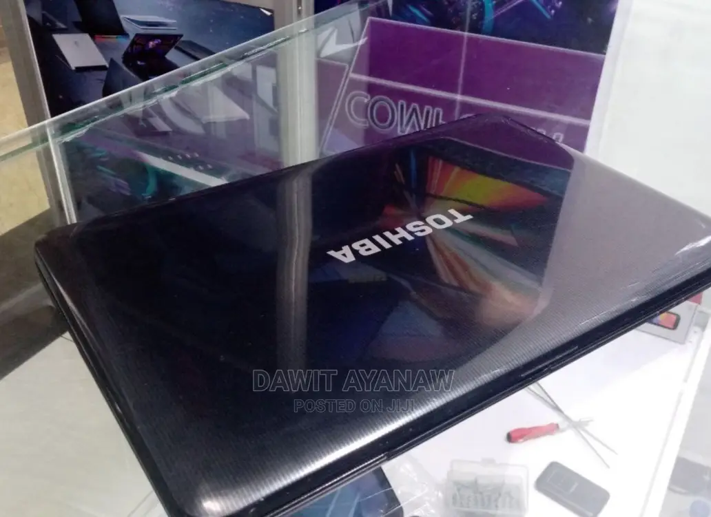 New Laptop Toshiba Satellite L850 4GB Intel Core I5 HDD 500GB