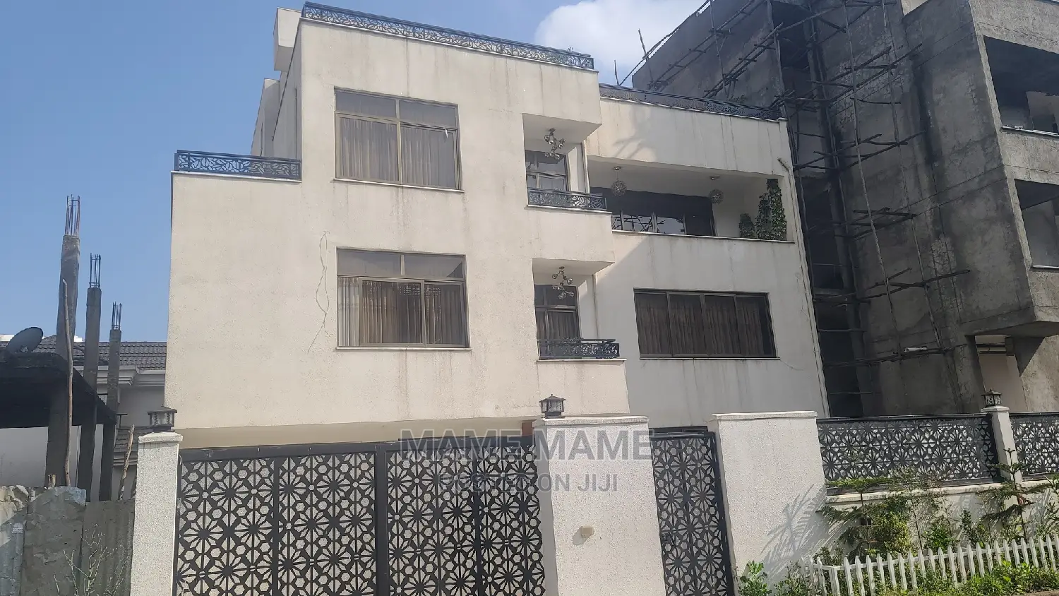 7bdrm Mansion in Cmc, Yeka for sale