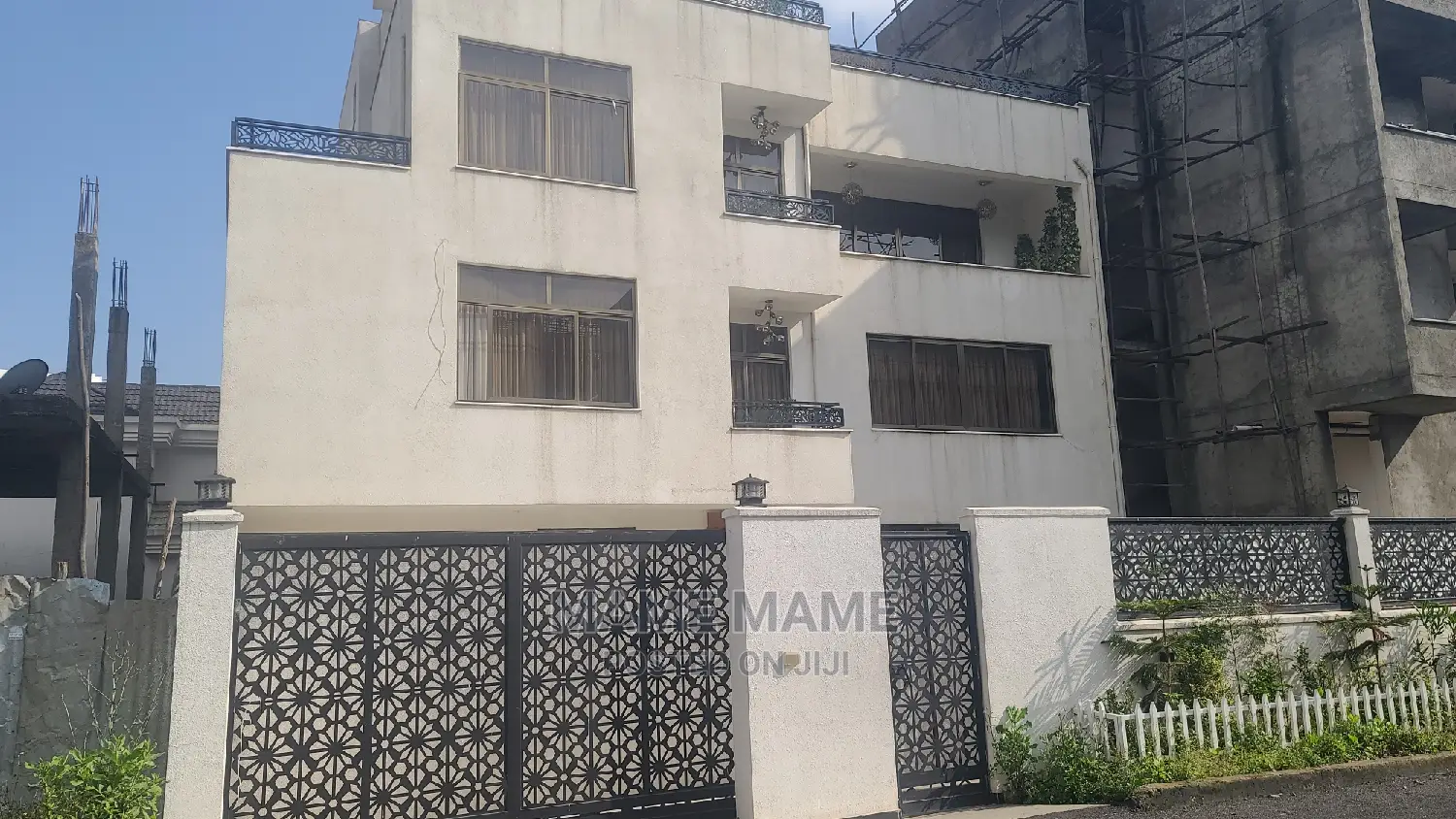 7bdrm Mansion in Cmc, Yeka for sale