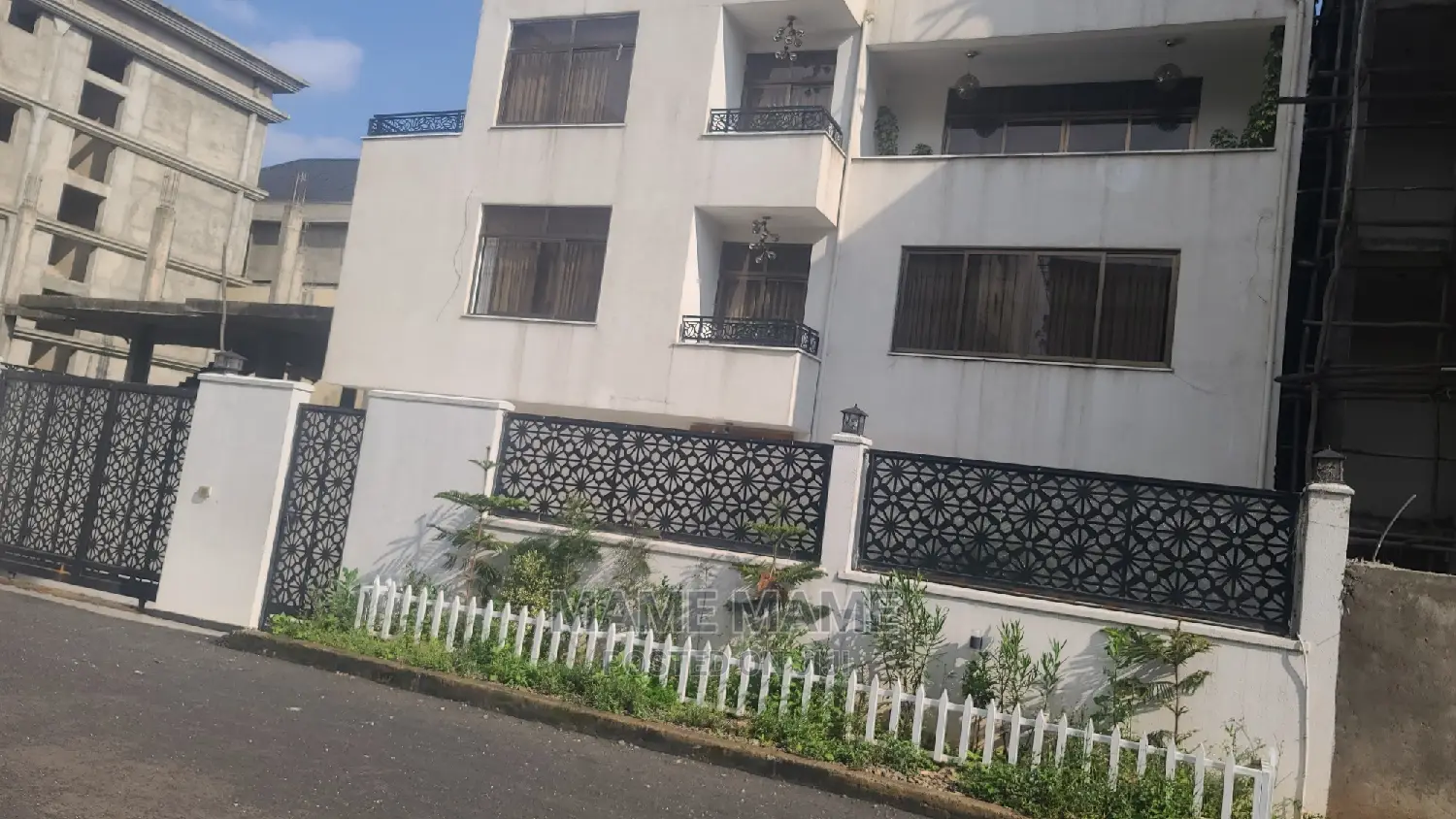 7bdrm Mansion in Cmc, Yeka for sale