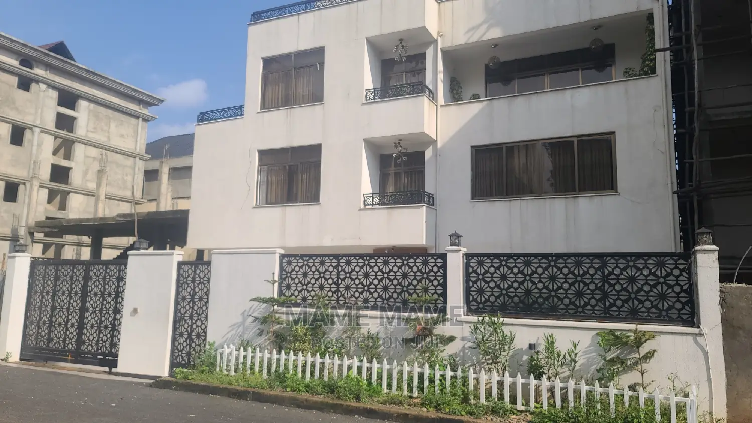 7bdrm Mansion in Cmc, Yeka for sale