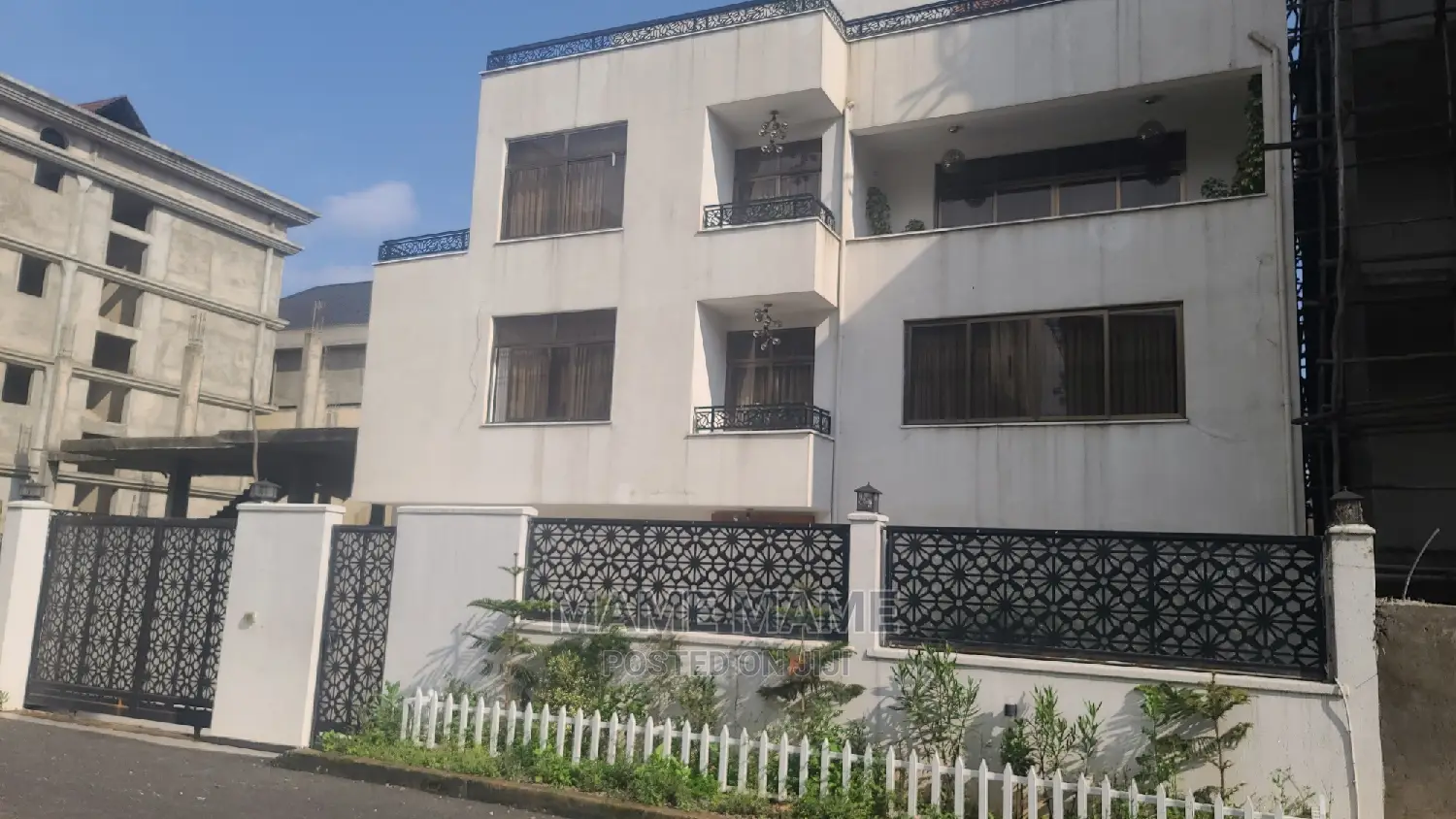 7bdrm Mansion in Cmc, Yeka for sale