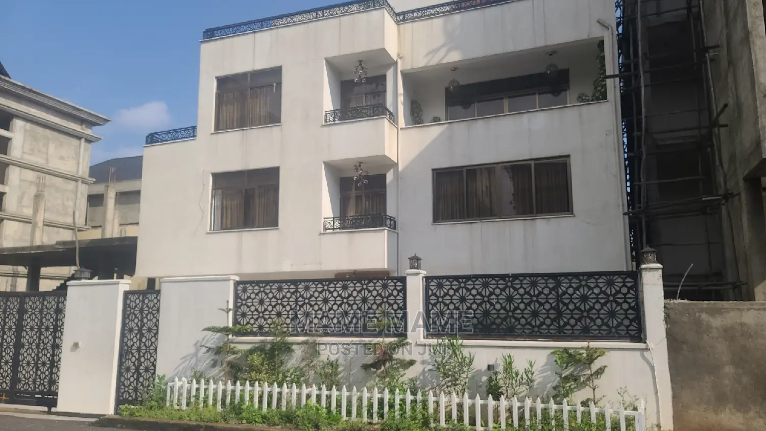 7bdrm Mansion in Cmc, Yeka for sale