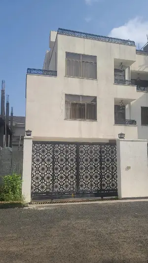 7bdrm Mansion in Cmc, Yeka for sale