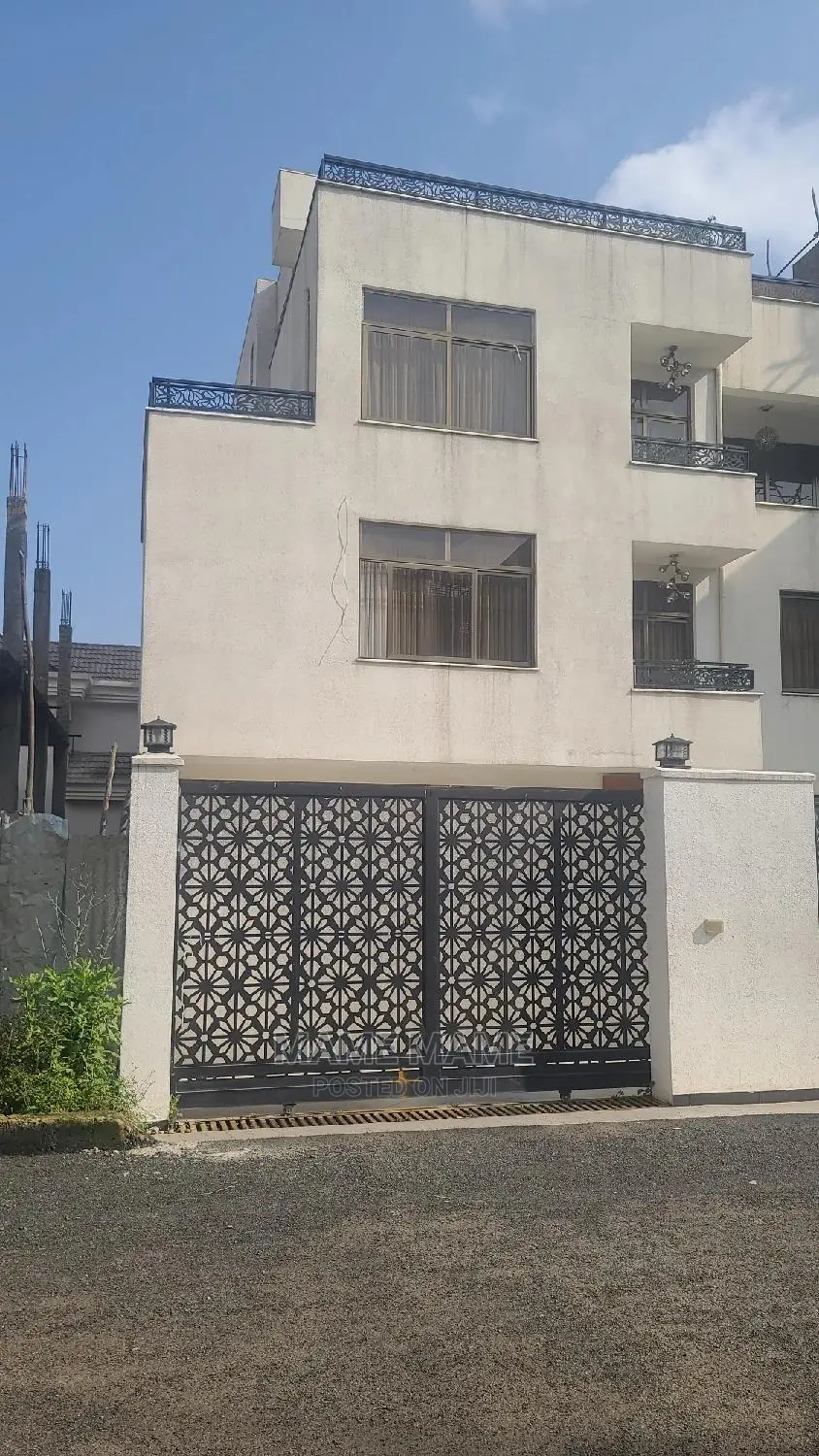 7bdrm Mansion in Cmc, Yeka for sale