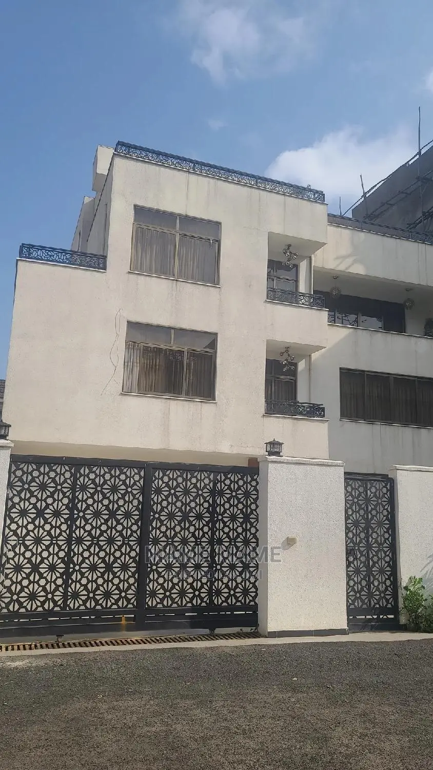 7bdrm Mansion in Cmc, Yeka for sale