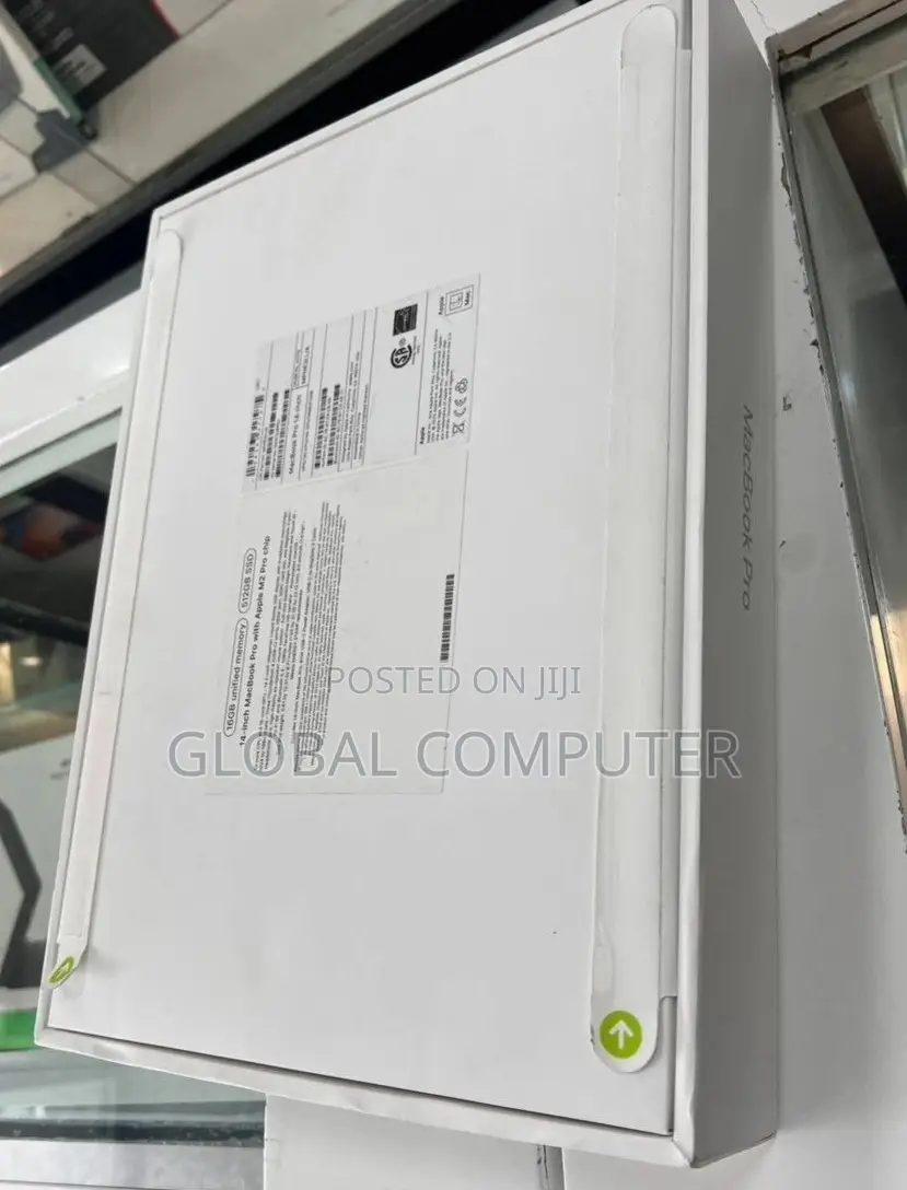 New Laptop Apple MacBook Pro 2022 M2 16GB Apple M2 SSD 16 GB