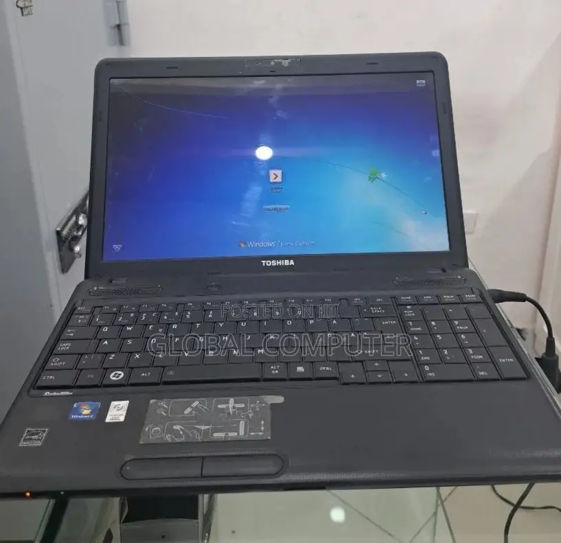 New Laptop Toshiba Satellite C850 4GB Intel Core i5 HDD 320GB