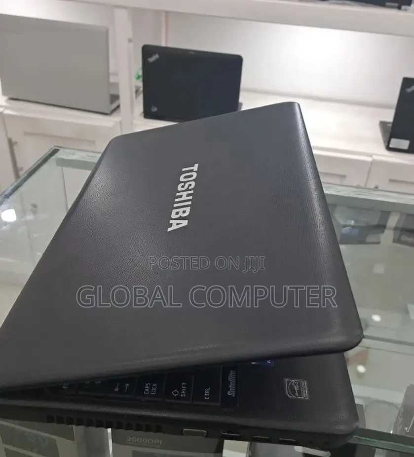 New Laptop Toshiba Satellite C850 4GB Intel Core i5 HDD 320GB