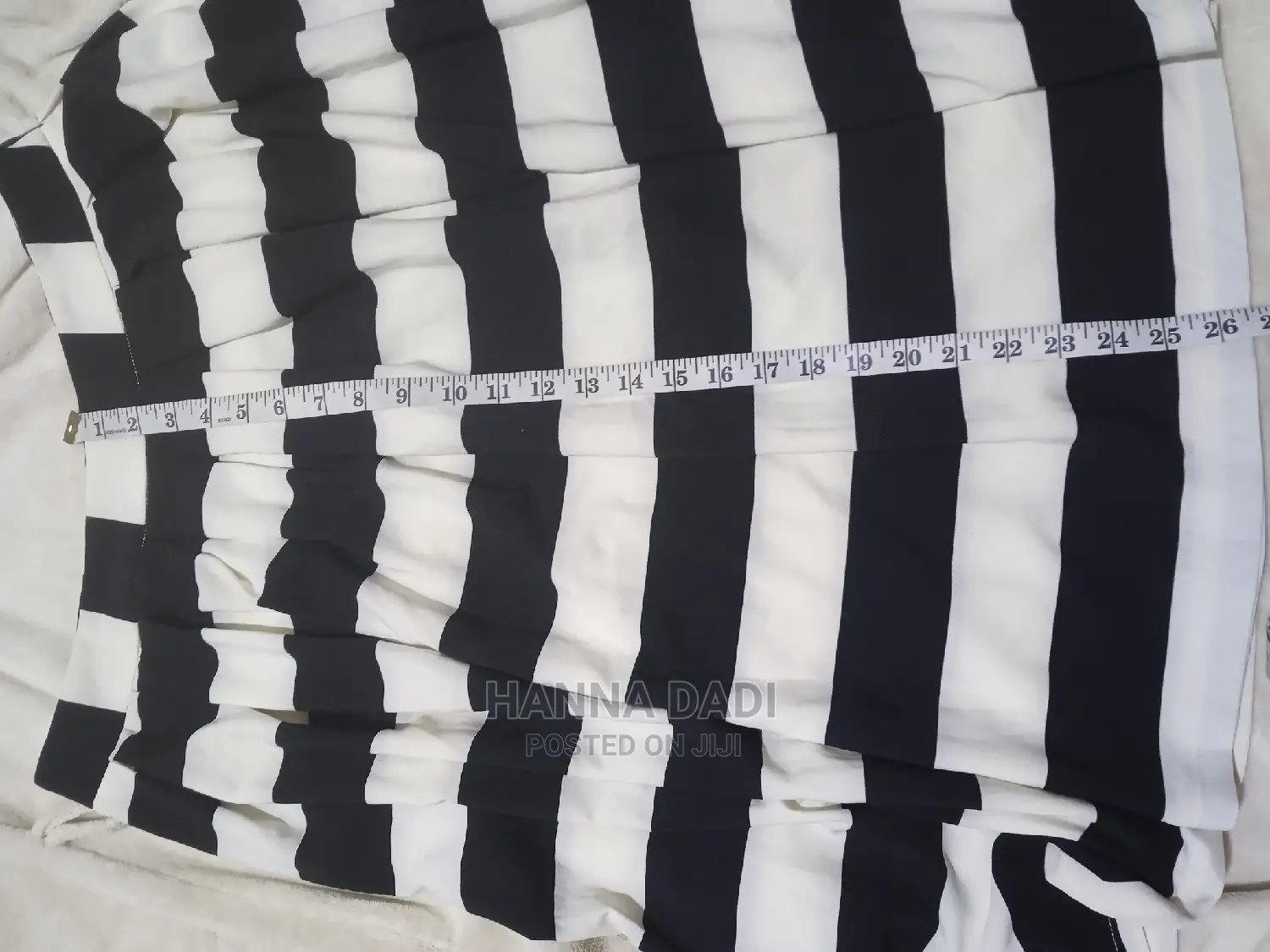 Pre-Owned Black and White Strip Skirt