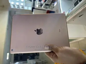 Photo - Apple iPad 9.7 32 GB