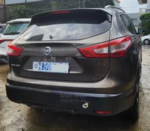 Nissan Qashqai 2017 Brown