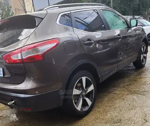 Nissan Qashqai 2017 Brown