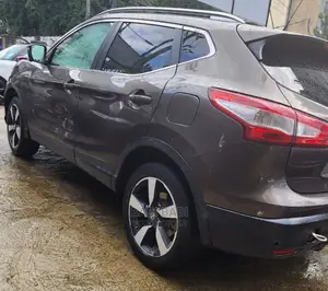 Nissan Qashqai 2017 Brown