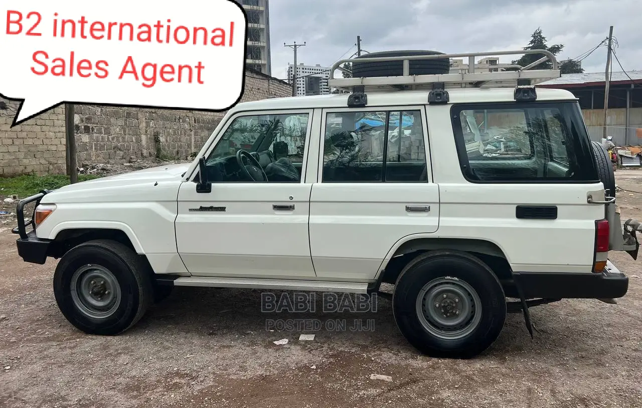 Toyota Land Cruiser 2016 White