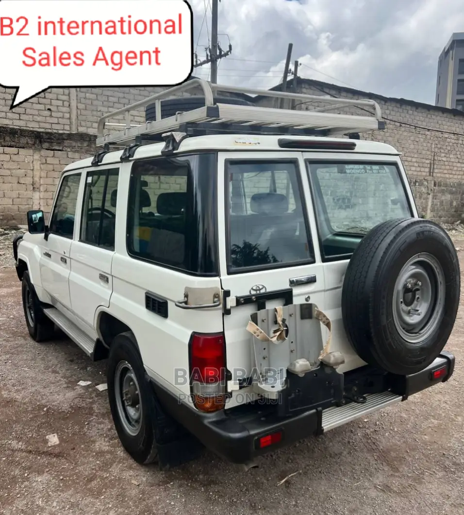 Toyota Land Cruiser 2016 White