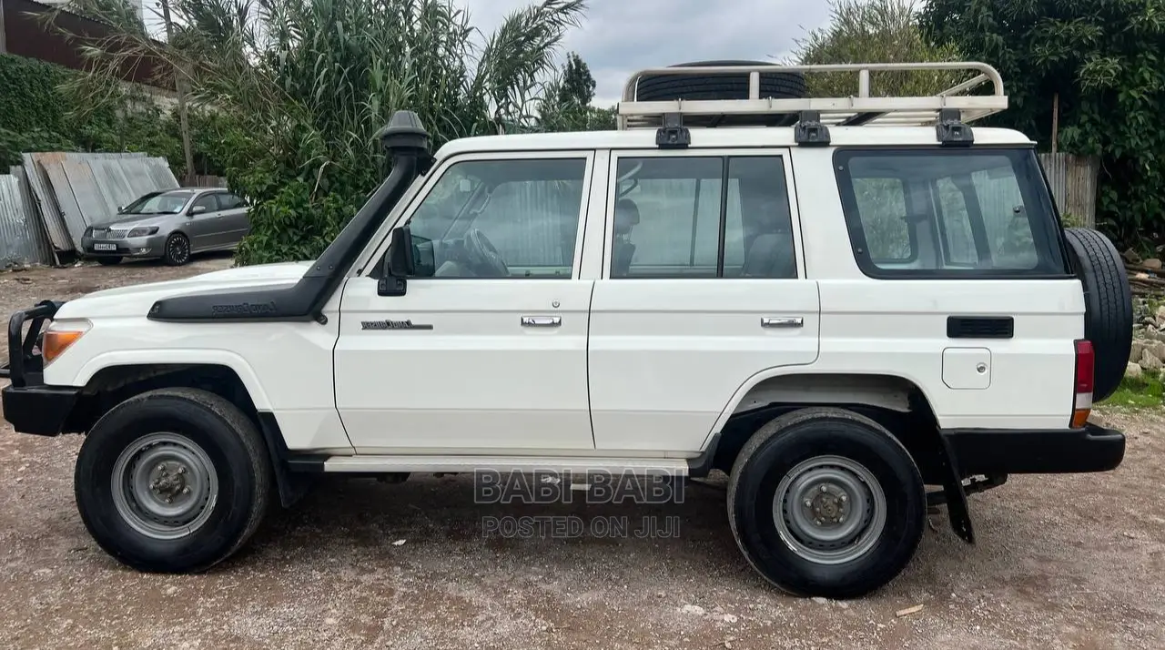 Toyota Land Cruiser 2016 White