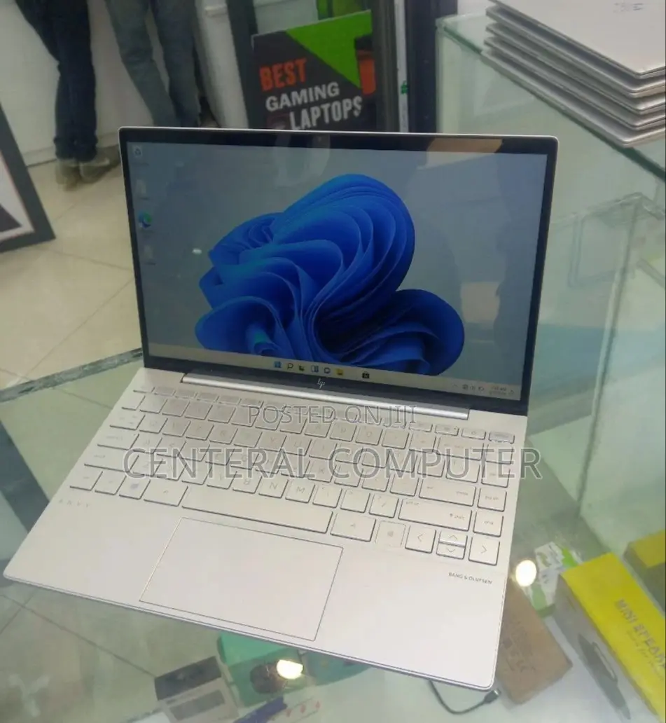 New Laptop HP 8GB Intel Core I7 SSD 512GB