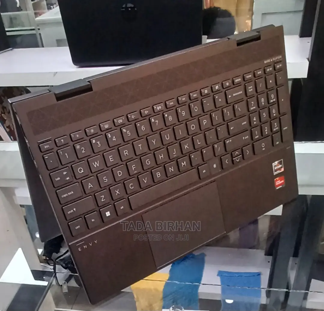 New Laptop HP Envy X360 8GB AMD Ryzen 7 SSD 512GB