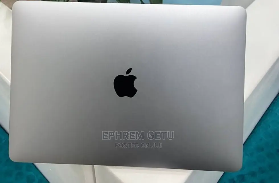 New Laptop Apple MacBook Pro 2020 M1 8GB Apple M1 Pro SSD 256GB