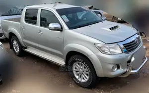 Toyota Hilux 2015 Gold