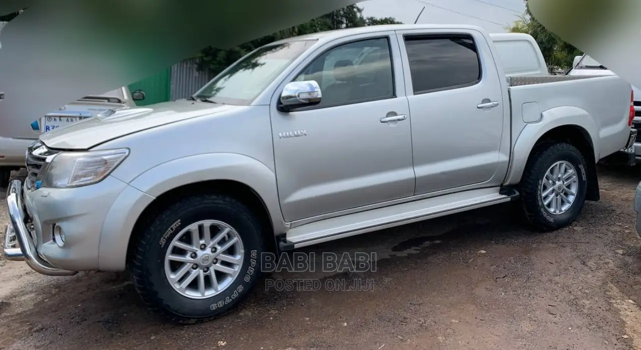 Toyota Hilux 2015 Gold