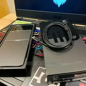 Photo - New Samsung Galaxy Z Flip4 256 GB Black