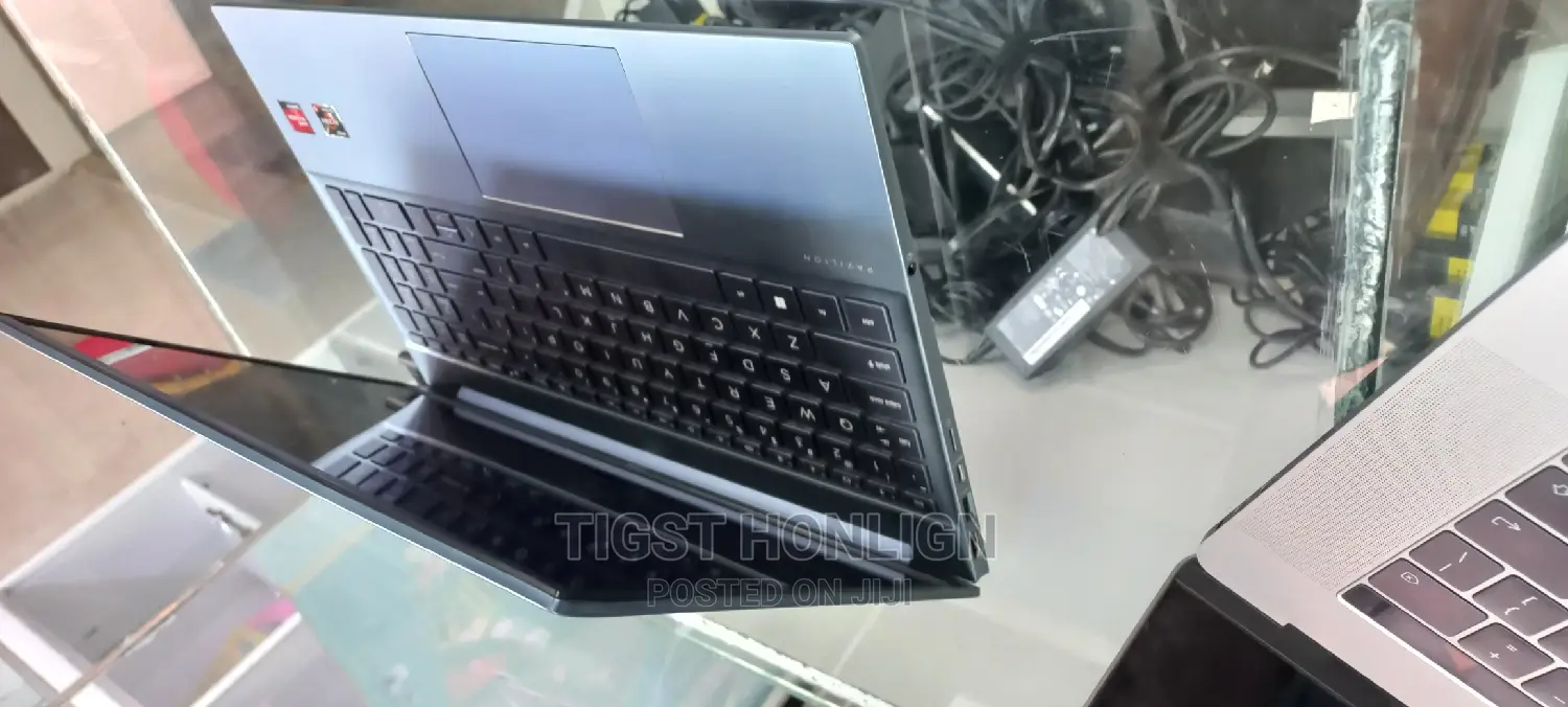 New Laptop HP Pavilion 15 8GB AMD Ryzen 5 SSD 512GB