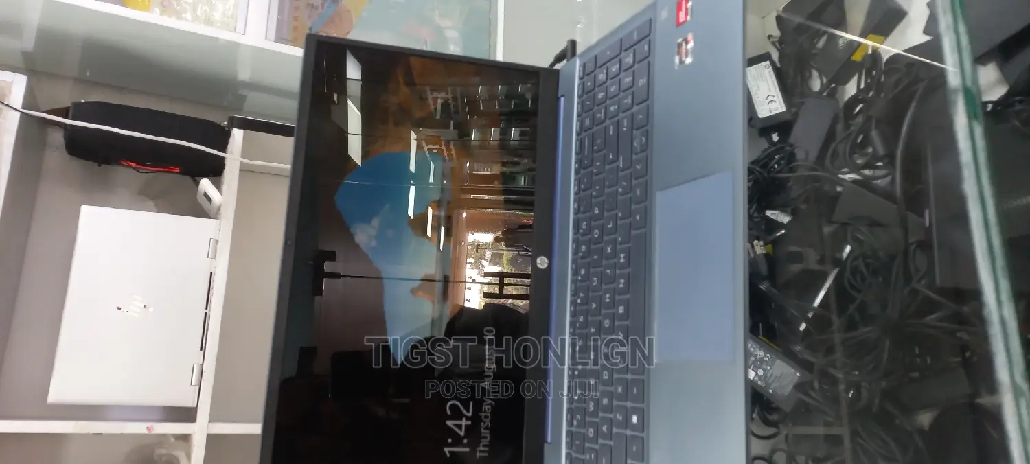 New Laptop HP Pavilion 15 8GB AMD Ryzen 5 SSD 512GB