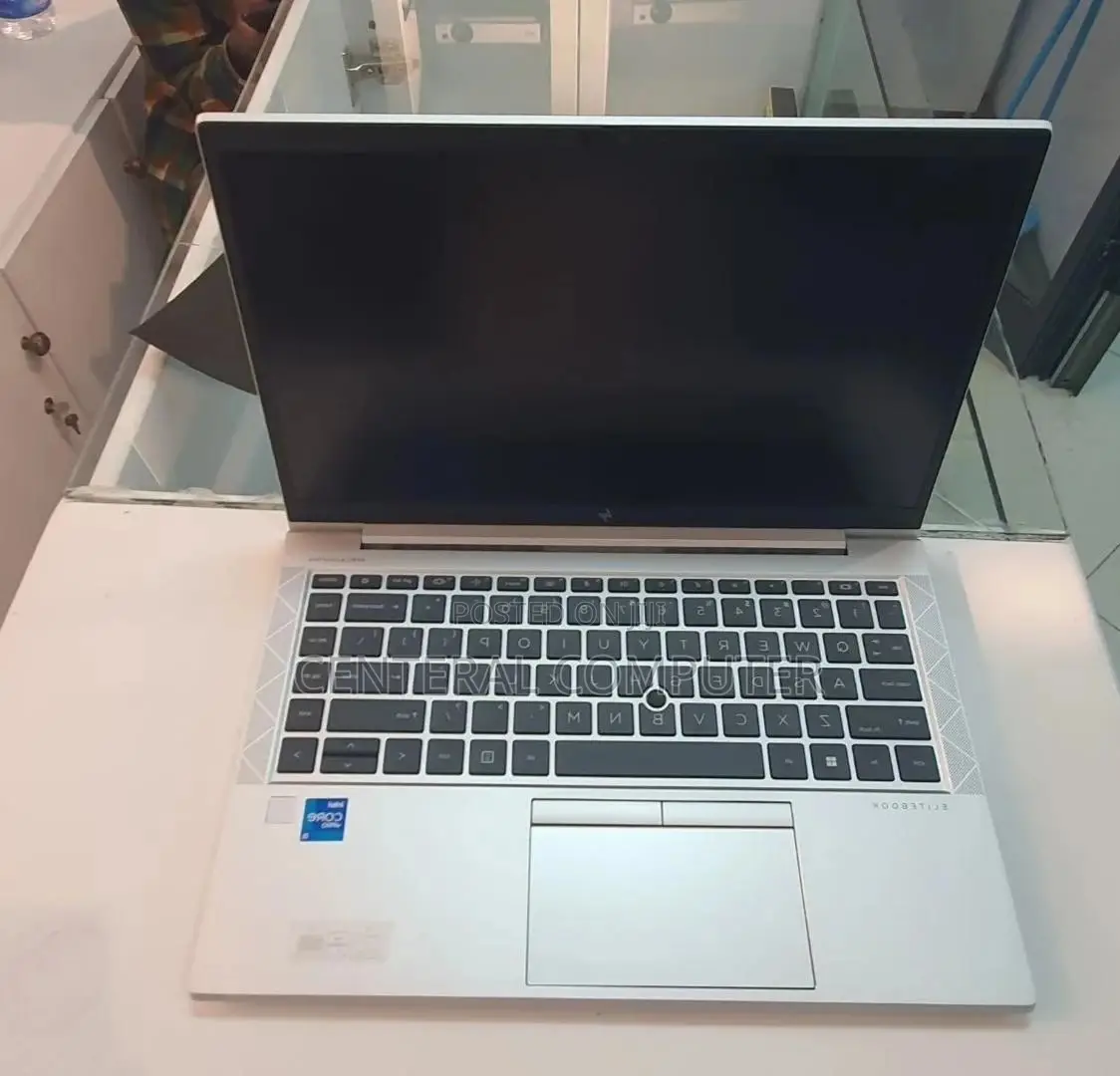 New Laptop HP EliteBook 845 G8 8GB Intel Core I5 SSD 512GB