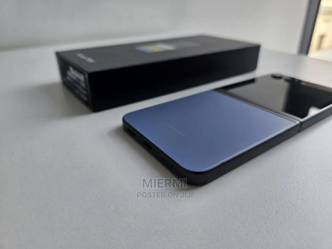 New Samsung Galaxy Z Flip 5 256 GB Blue