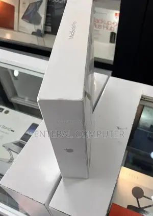 New Laptop Apple MacBook Pro 2022 M2 16GB Apple M2 SSD 512GB