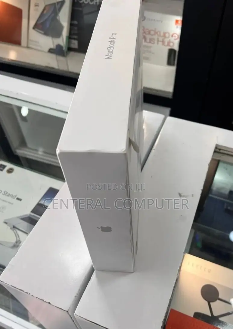 New Laptop Apple MacBook Pro 2022 M2 16GB Apple M2 SSD 512GB