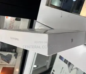 New Laptop Apple MacBook Pro 2022 M2 16GB Apple M2 SSD 512GB