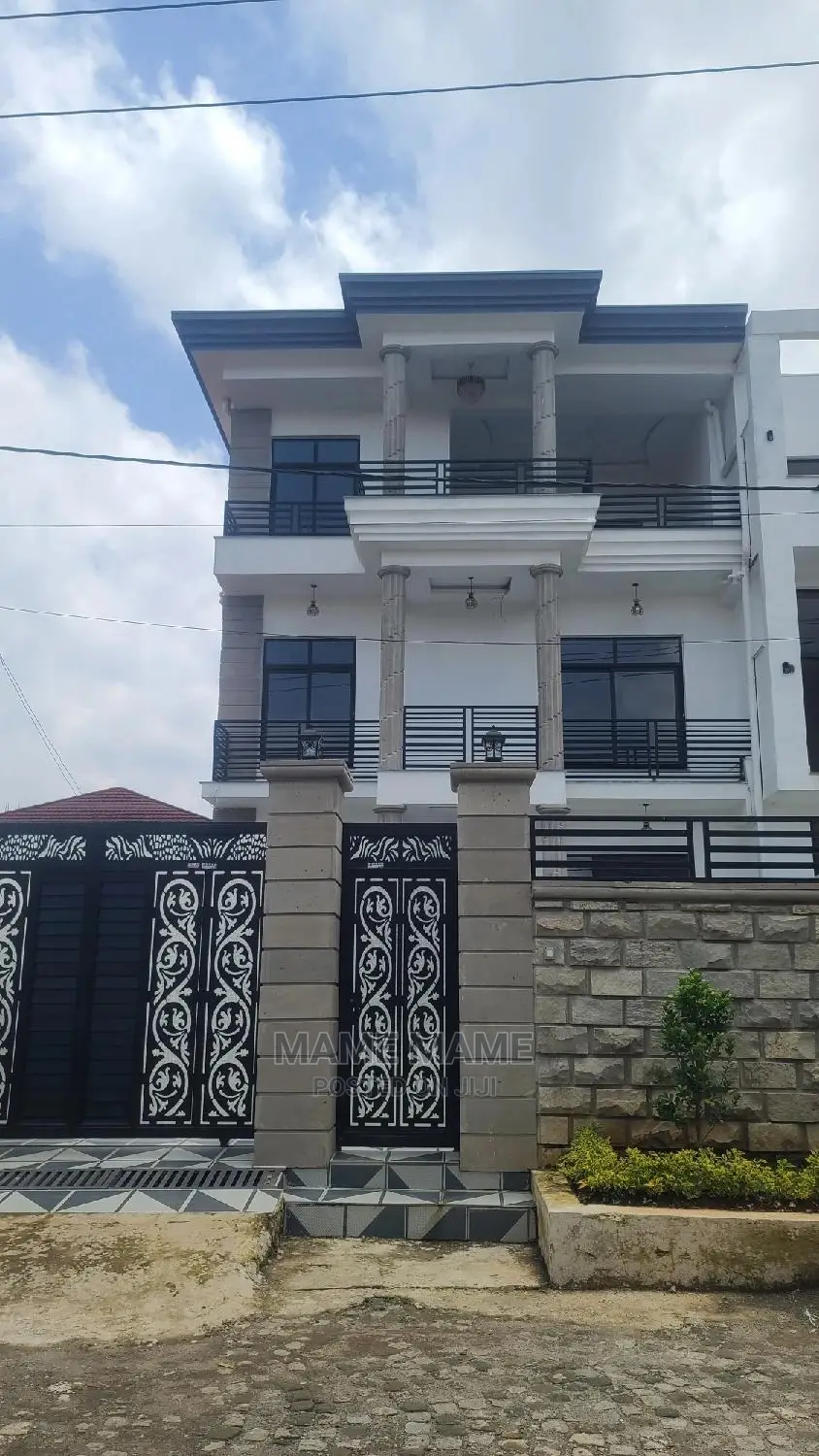 7bdrm House in Addis Abeba, Bole for sale