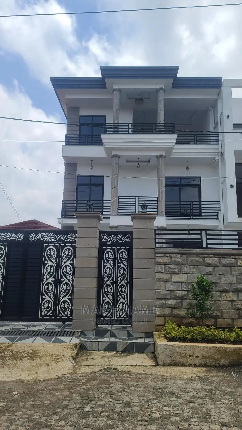 7bdrm House in Addis Abeba, Bole for sale