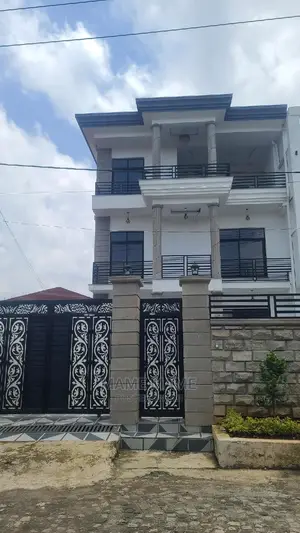 7bdrm House in Addis Abeba, Bole for sale