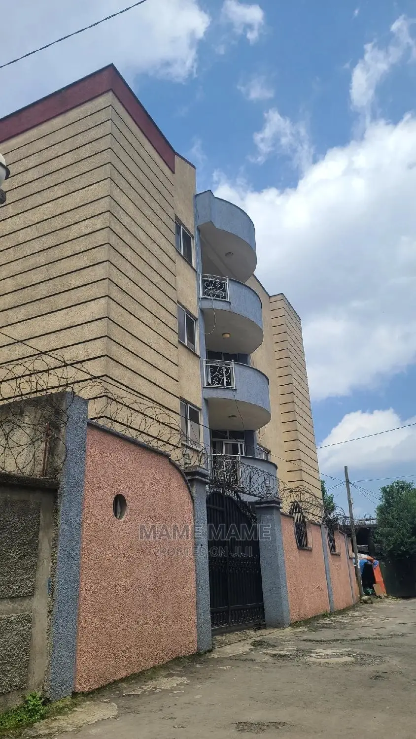 9bdrm House in Addis Abeba, Bole for sale